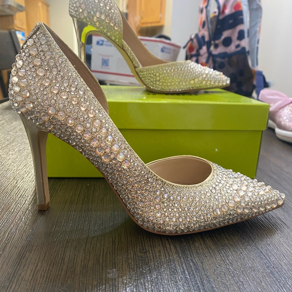 Gold Gianni Bini Size7